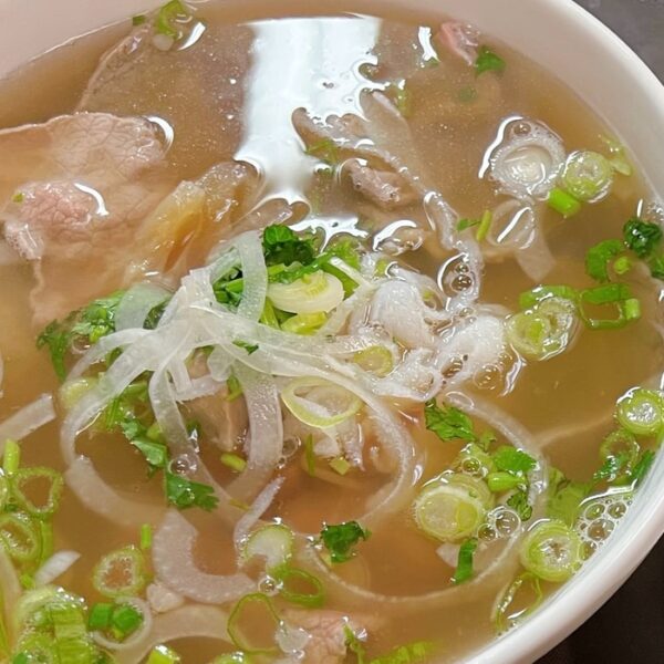 P1. Phở 3 Miền (Phở Đặc Biệt) – Combination of Rare Steak, Well Done Brisket, Trip, Tendon, and Beef Meatball Noodles Soup