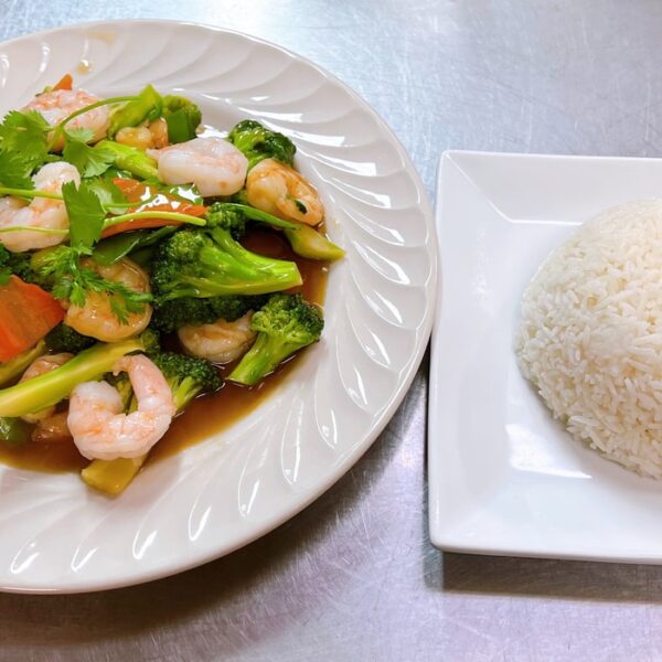 M6. Tôm Xào Bông Cải – Shrimp Stir-fried with Broccoli