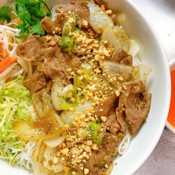 B4. Bún Bò Xào Sả – Stir-fried Beef with Lemongrass and Vermicelli Noodles