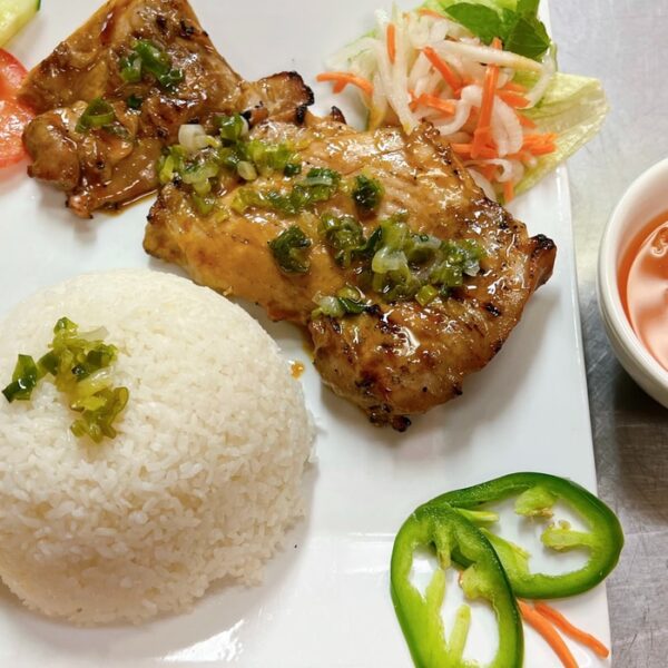 C6. Cơm Gà Nướng – Grilled Chicken Served With Rice