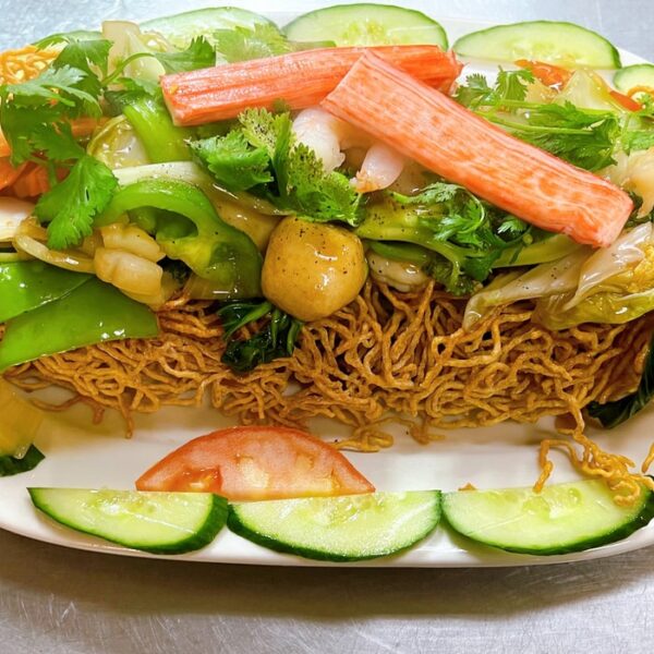 H8. Seafood Cantonese Pan-fried Noodles (Mì Xào Giòn Hải Sản)