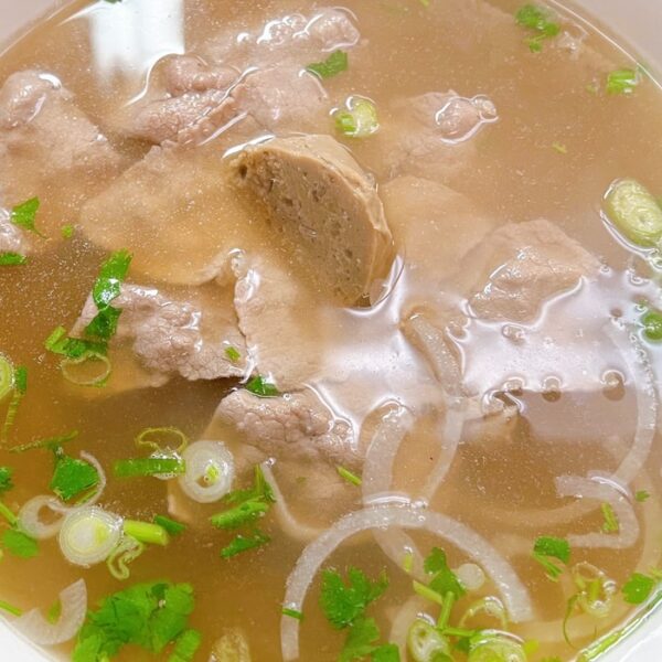P3. Phở Tái Bò Viên – Rare Eye Round Steak and Beef Meatballs Noodles Soup