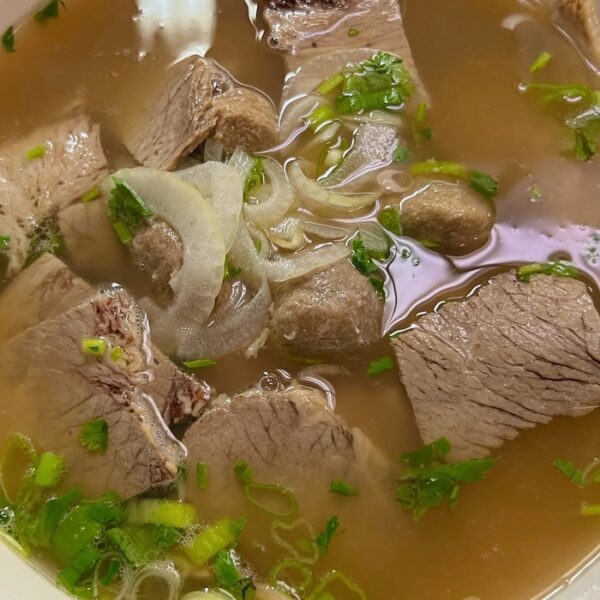 P10. Phở Chín Bò Viên – Well-done Brisket and Beef Meatballs Noodles Soup