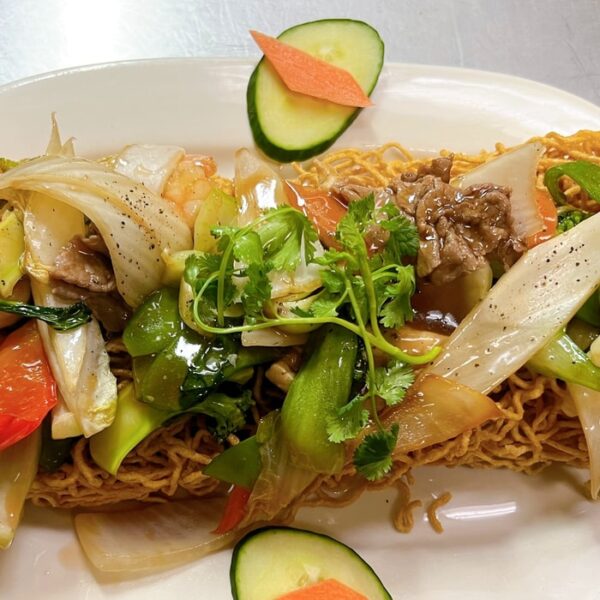 H7. House Special Cantonese Pan-fried Noodles (Mì Xào Giòn Đặc Biệt)