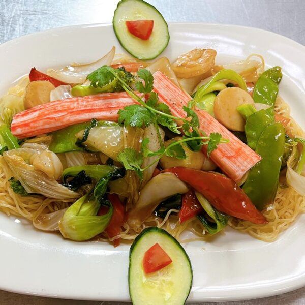 H9. Seafood Stir-fried Noodles (Mì Xào Hải Sản)