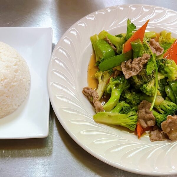 M4. Bò Xào Bông Cải – Beef Stir-fried with Broccoli